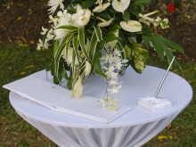 Guest_book_table