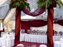 Red_and_white_setting_under_tent
